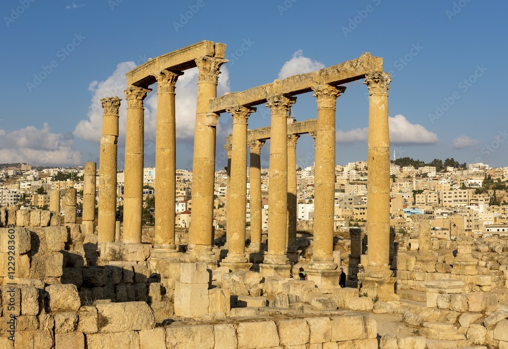 Fototapeta premium South section of Cardo Maximus street, Jerash, Jordan, Asia