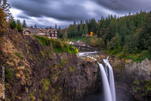 Obraz na płótnie Breathtaking Snoqualmie Falls w salonie