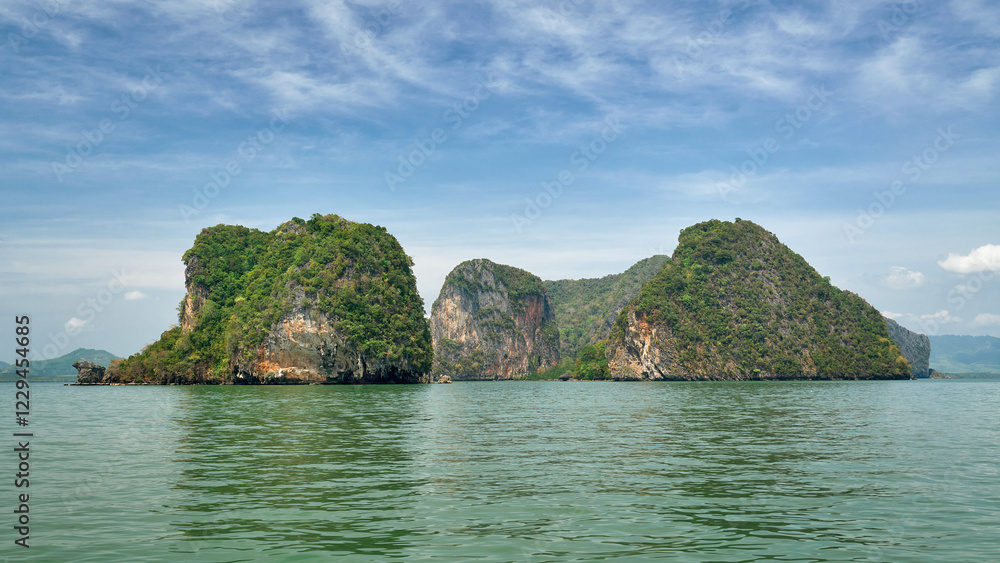 Naklejka premium Green islets at the Phang Nga Bay in Thailand
