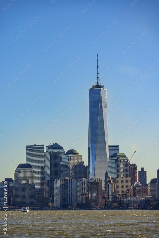 Fototapeta premium View from Hudson River to the skyline of Manhattan with Freedom Tower or One World Trade Center, Dumbo, Downtown Brooklyn, Brooklyn, New York, New York State, USA, North America