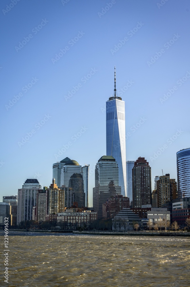 Fototapeta premium View from Pier 1 over the East River to the skyline of Manhattan with Freedom Tower or One World Trade Center, Dumbo, Downtown Brooklyn, Brooklyn, New York, New York State, USA, North America