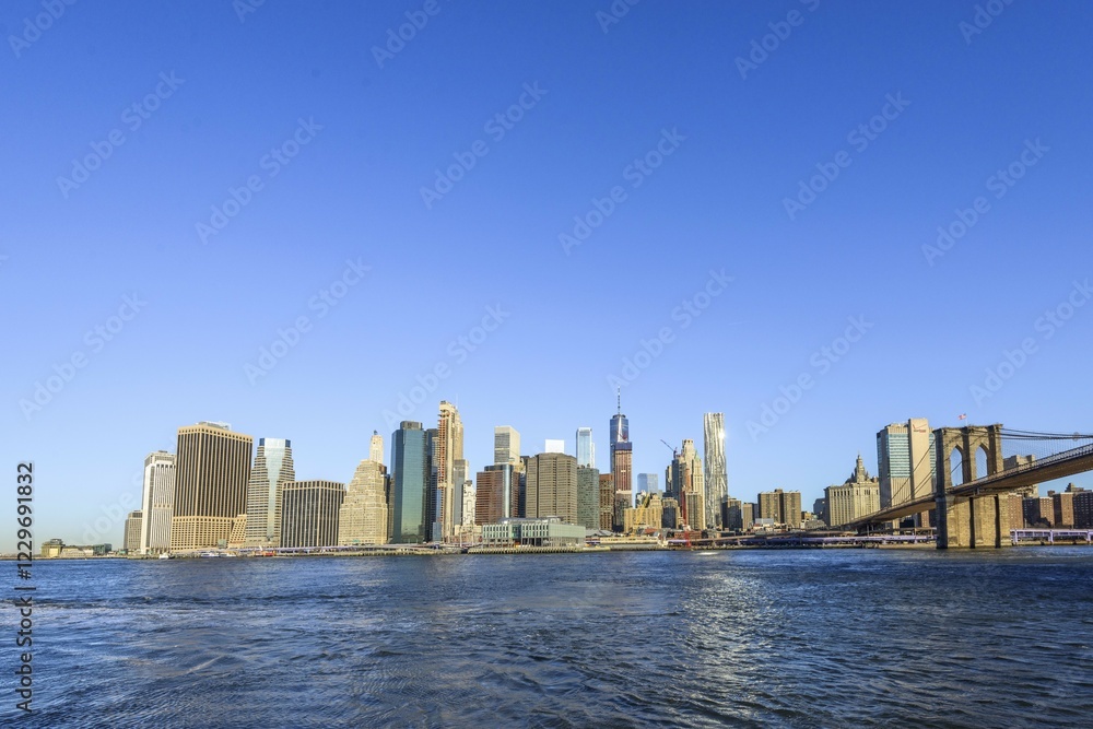 Naklejka premium View from Pier 1 over the East River to the skyline of Manhattan, Manhattan Bridge, Dumbo, Downtown Brooklyn, Brooklyn, New York