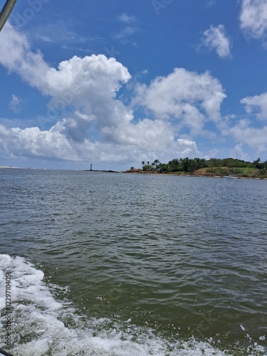 encontro do rio com o mar em itacaré