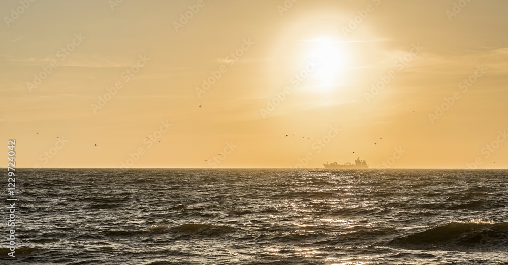 Obraz premium Sunset over the sea off ​​Sylt, Schleswig-Holstein, Germany, Europe