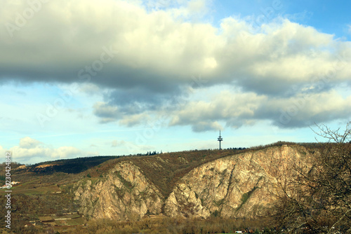 Der Götzenfels (links) und der Rotenfels (rechts) bei Bad Münster am Stein-Ebernburg in der Nähe von Bad Kreuznach in Rheinland-Pfalz. Aussicht vom Premium-Wanderweg Classic Tour Ebernburg.  photo