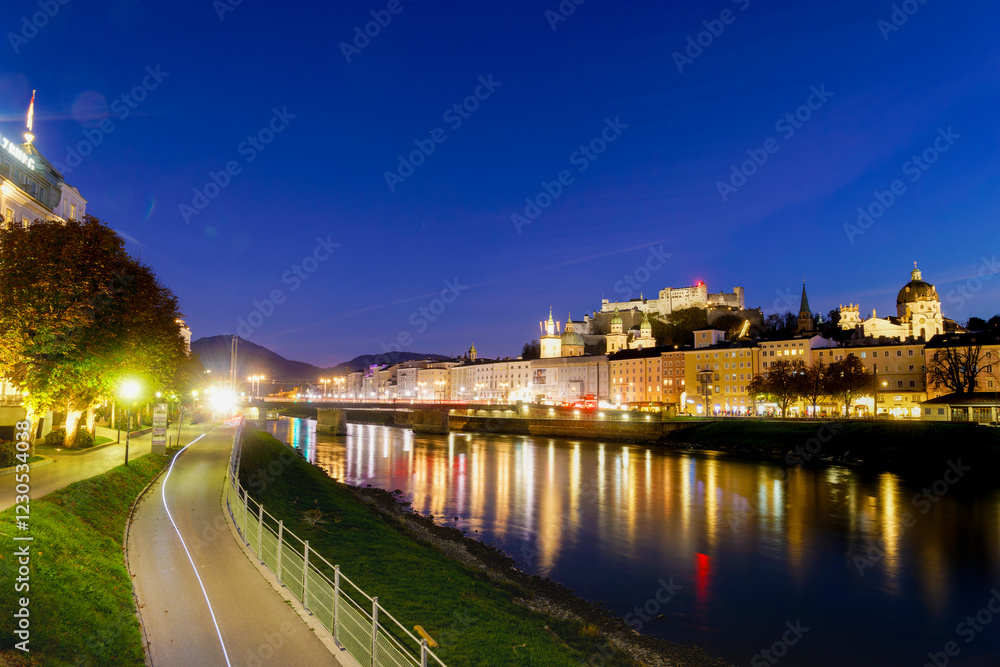 Fototapeta premium Salzburg bei Nacht 1