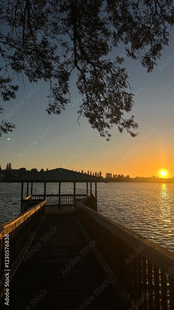 Obraz premium sunset on the pier