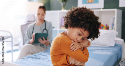 Bilde på lerret Mental health, ptsd or trauma with child and therapist in hospital for assessment, checkup or diagnosis