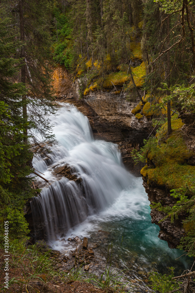 Obraz premium Waterfall in Johnson Canyon, Banff National Park, Canada