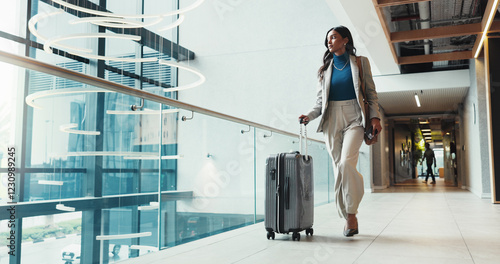 Foto Business, woman or suitcase in airport for travel, departure or thinking of flight schedule