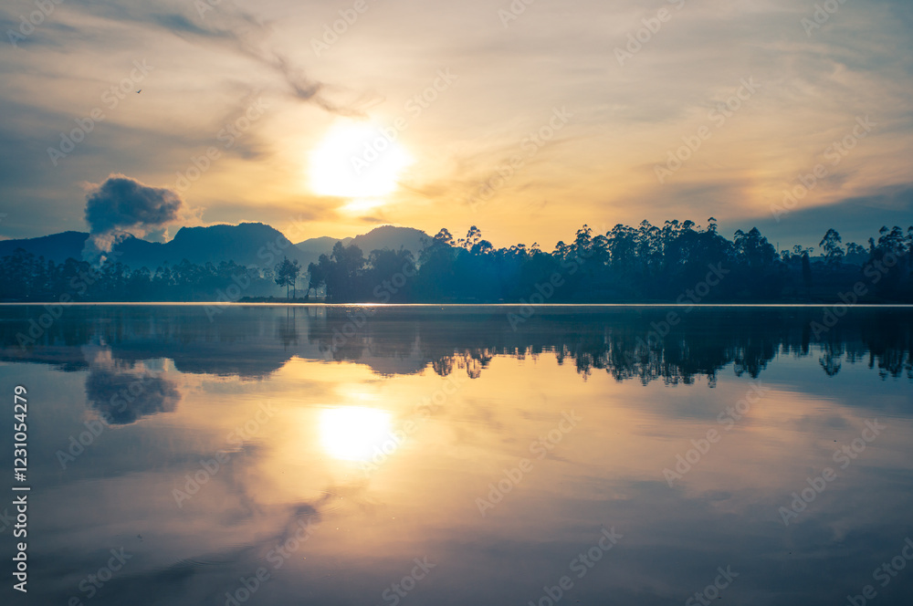 Obraz premium The beauty sunrise on the lake in situ cileunca