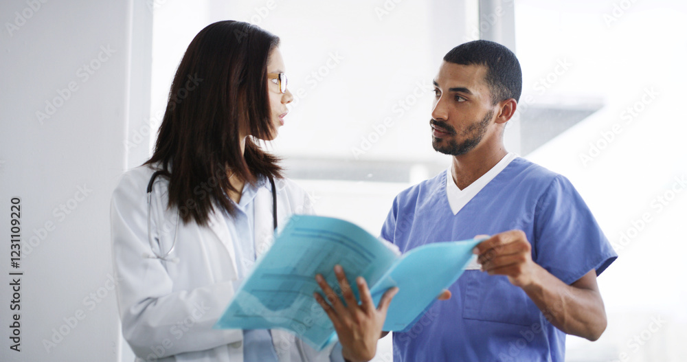 Obraz premium Doctor, woman and man with report, discussion and teamwork for medical solution at hospital. People. documents and confused with problem solving, review and research with info for bird flu at clinic