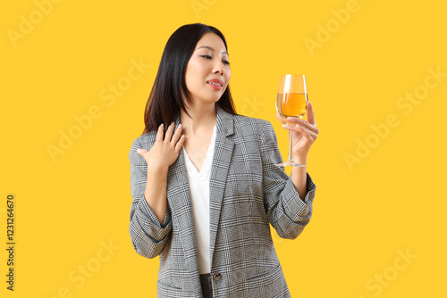 Beautiful Asian businesswom...