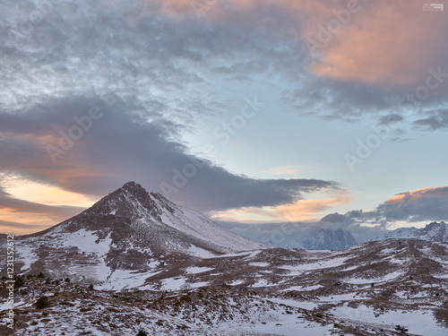 Pomeriggio invernale con vento di scirocco a Campo Imperatore, Gran Sasso, Abruzzo. photo