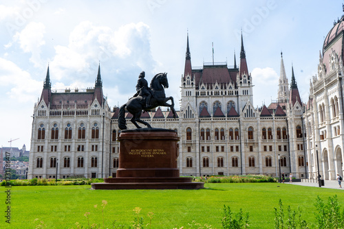 budapest parliament building