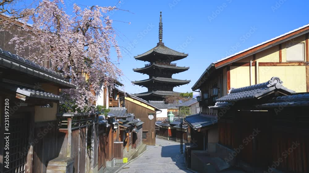 Sannenzaka Street view of Yasaka Pagoda Hokan-ji Temple in spring morning Sannenzaka Street view of Yasaka Pagoda Hokan-ji Temple in spring morning