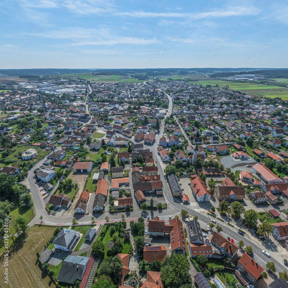 Obraz premium Ausblick auf Schierling, südlichste Gemeinde in der Oberpfalz im Sommer