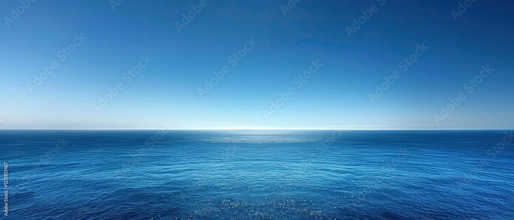 Obraz premium Expansive view of serene ocean under clear sky during daylight