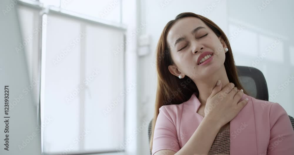 Squeezing her shoulders, neck, and nape to relive herself from stress. Squeezing her shoulders, neck, and nape to relive herself from stress.