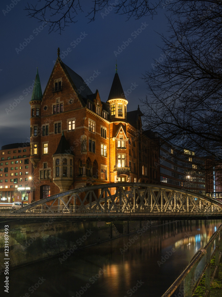 Obraz premium The house by the bridges - Das Haus an den Brücken