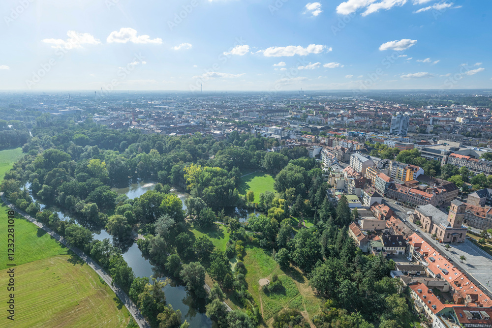 Fototapeta premium Die mittelfränkische Großstadt Fürth in der Metropolregion Nürnberg aus der Vogelperspektive