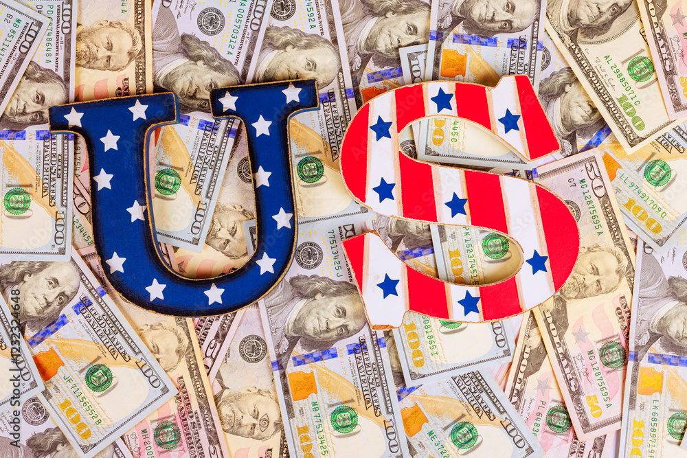 Φωτογραφία Letters, US, are placed on spread of assorted American dollars banknotes, symbolizing money, commerce in United States