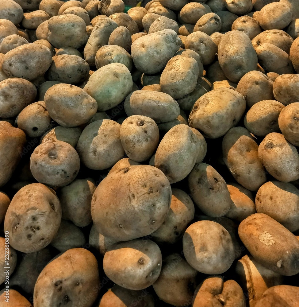 Potatoes in the supermarket. Brown round potatoes. Potatoes on a market. Potatoes in the supermarket. Brown round potatoes. Potatoes on a market.