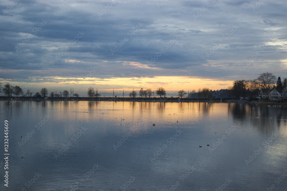 Fototapeta premium sunset over lake