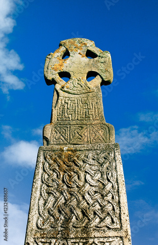 Obraz na płótnie Carew Cross. In village of Carew, Pembrokeshire, Wales. 11 C. Celtic Christian stone cross commemorates King Maredudd ab Edwin w salonie