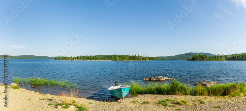 Panoramaufnahme vom Inarisee in Lappland, Finnland im sommer photo