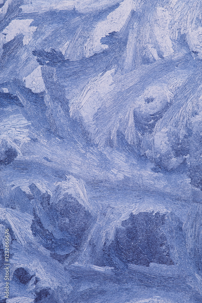 Obraz premium Close-up of frost patterns on glass, created by freezing temperatures. Abstract ice crystals and frost formations resembling winter landscapes, with intricate lines and delicate interweaving.