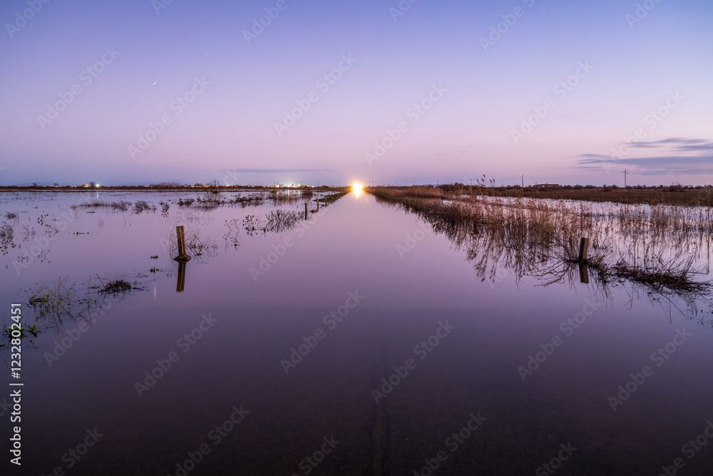 Obraz premium Long Exposure of Flooded Road at Night in Isla Mayor, Spain