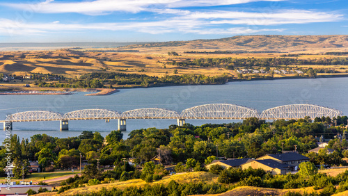 Obraz na płótnie The Chamberlain Rail Bridge is a railroad bridge located the state of South Dakota which crosses the Missouri River. w salonie