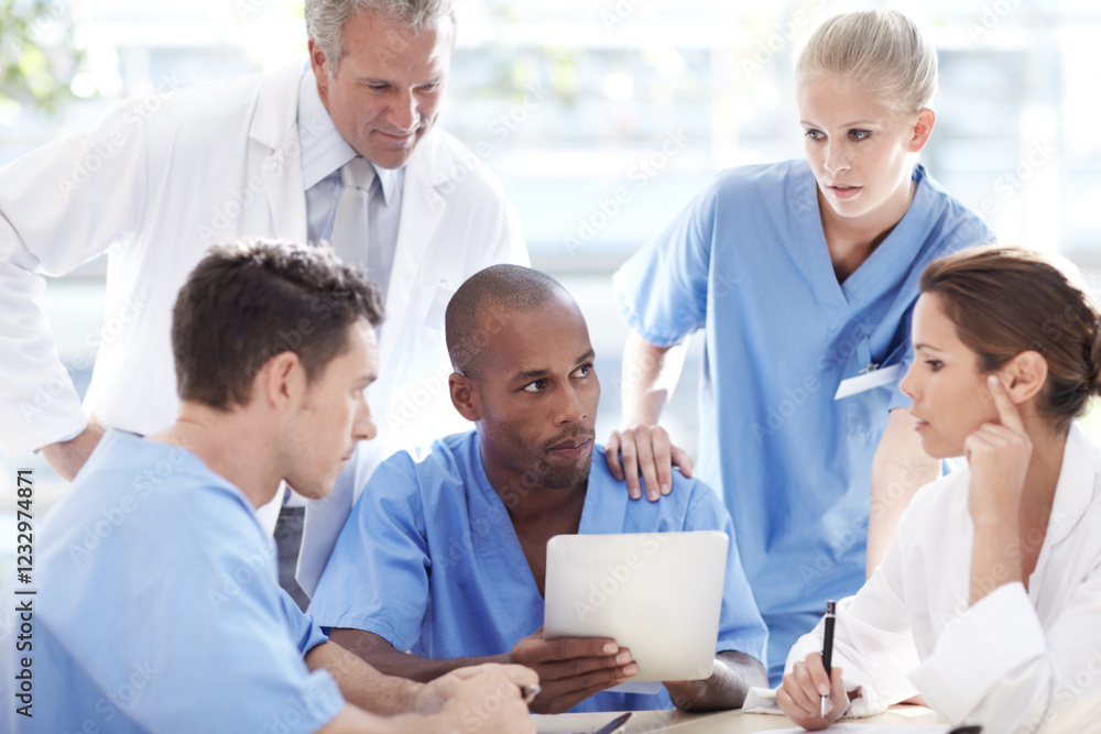 Obraz premium Tablet, medical and group in discussion for healthcare training, coaching or help interns. People, doctor and team of nurses in meeting for cooperation or brainstorming diagnosis results in hospital