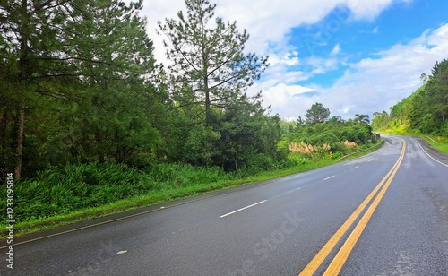 Uma linda estrada vicinal no Vale do Ribeira, estado de São Paulo, Brasil. photo