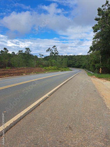 Uma estrada vicinal no interior de São Paulo, Brasil. photo