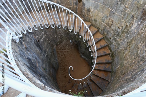 Escalera en la playa de Lekeitio, Bizkaia.
