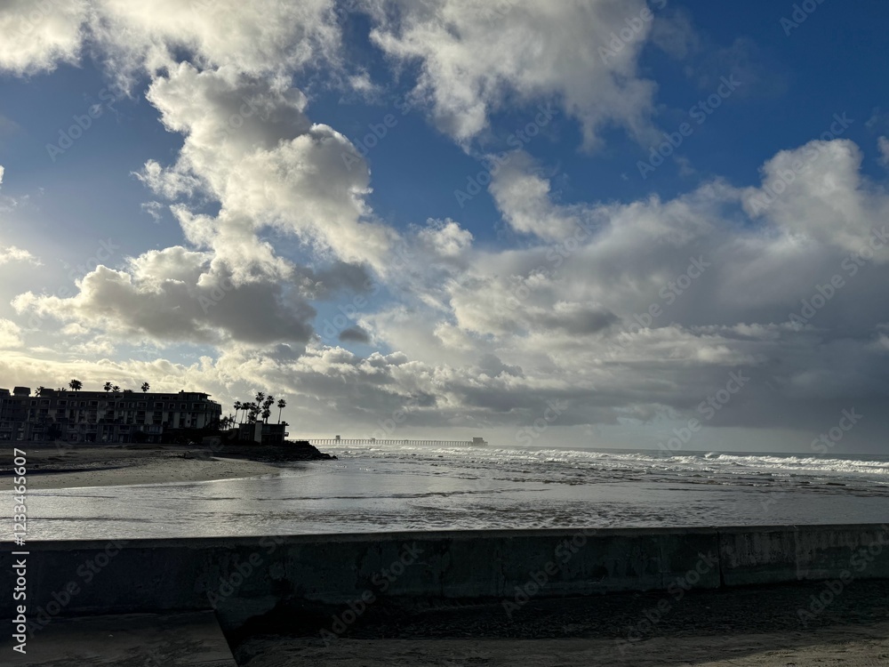 Obraz premium Clouds on the coast