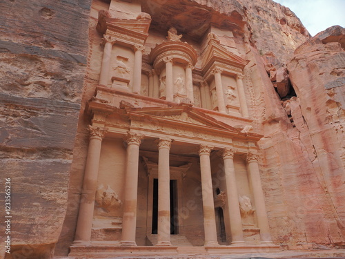 Wallpaper Mural ヨルダン　ペトラ遺跡　エルハズネ（エルカズネ） Torontodigital.ca