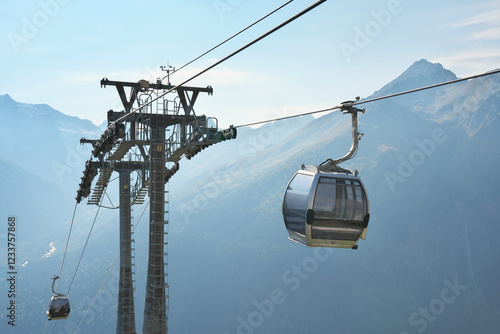 Obraz na plátně Cable cars up to the tianmen mountain.