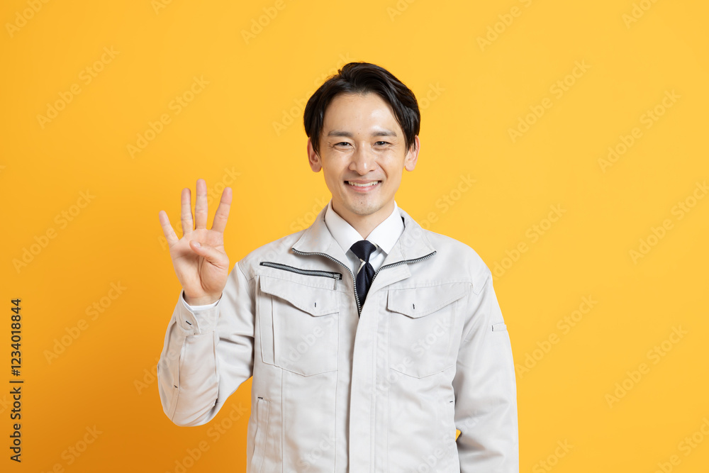 工事の作業着を着た日本人男性 工事の作業着を着た日本人男性