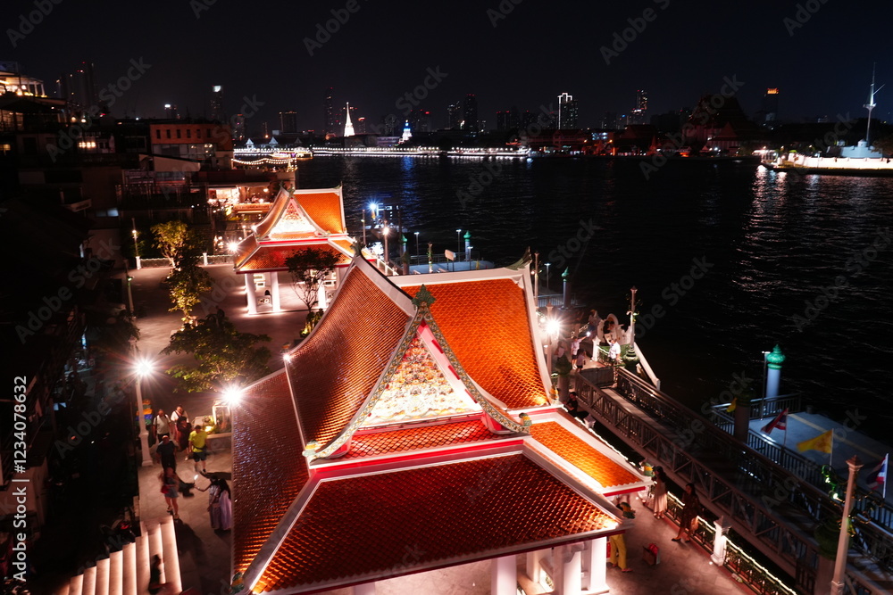 Breathtaking Sunset of Wat Arun in Bangkok, Thailand - タイ バンコク ワットアルン 夕日
