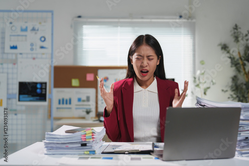 Tableau sur toile Young frustrated businesswoman is shouting at her laptop while sitting at her de