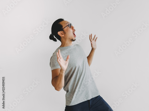 Fotografie Half body photo of shock and surprise man isolate on white background