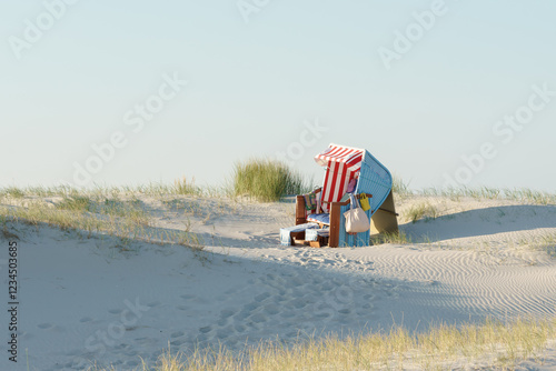 Photos Strandkorb und Düne an Nordsee oder Ostsee