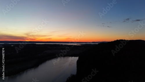 Sonnenaufgang über Küste