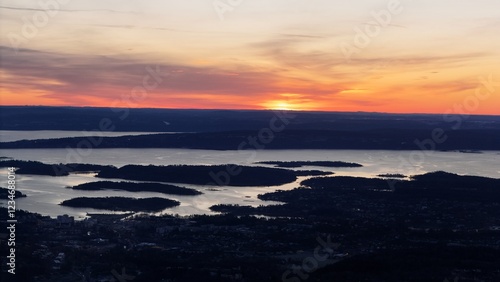 Sonnenaufgang über Küste