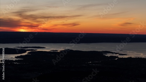 Sonnenaufgang über Küste