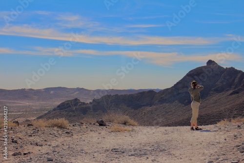 Wallpaper Mural hiker in the desert Torontodigital.ca
