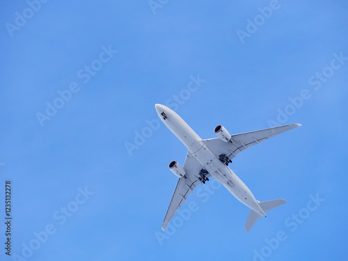 Plane in blue sky: overhead, under plane, chassis exit occurred.